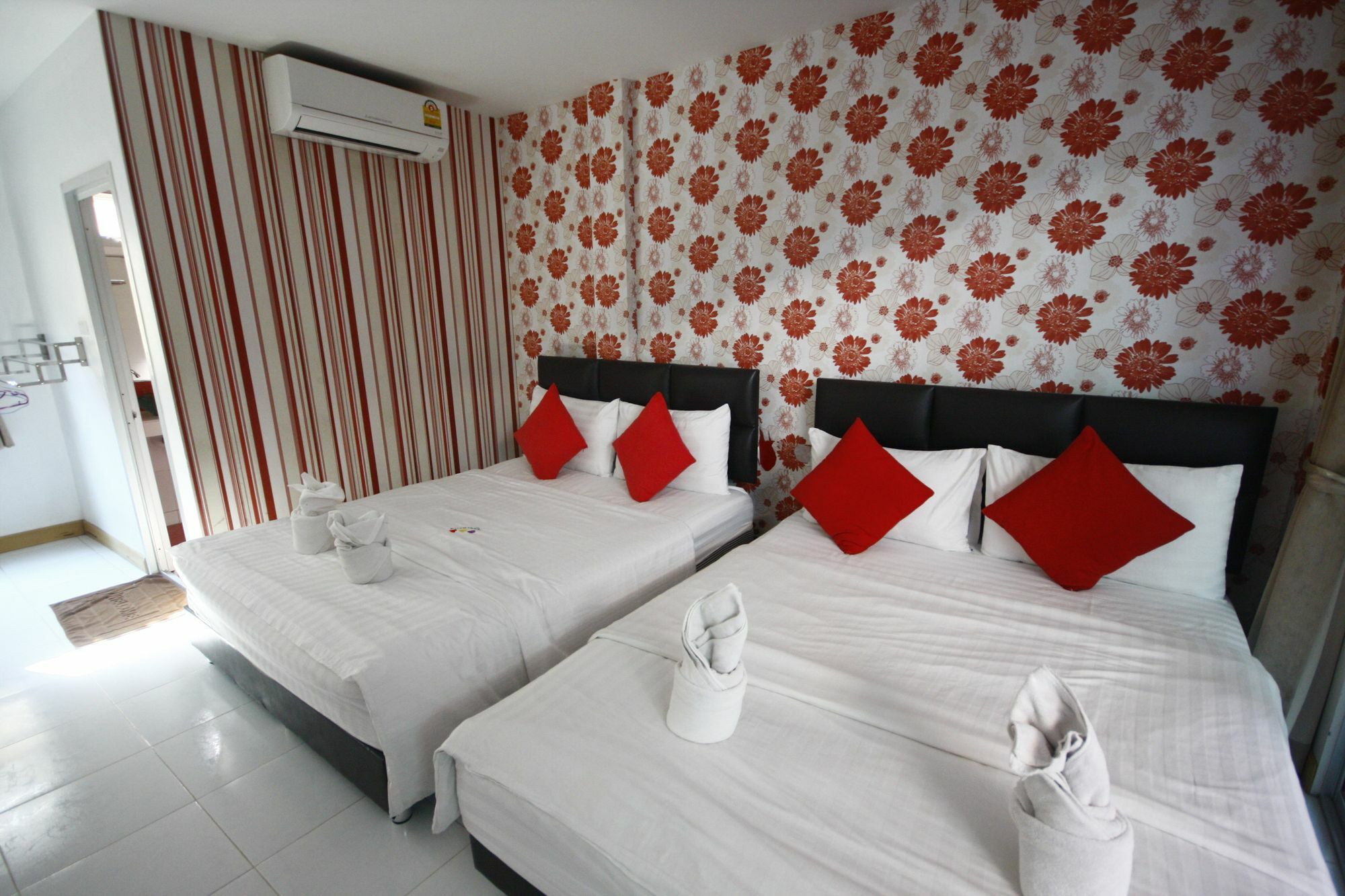 Tawaen Beach Resort Koh Larn Exteriör bild